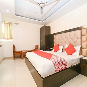 Hotel Oyo 14721 Vishesh Continental